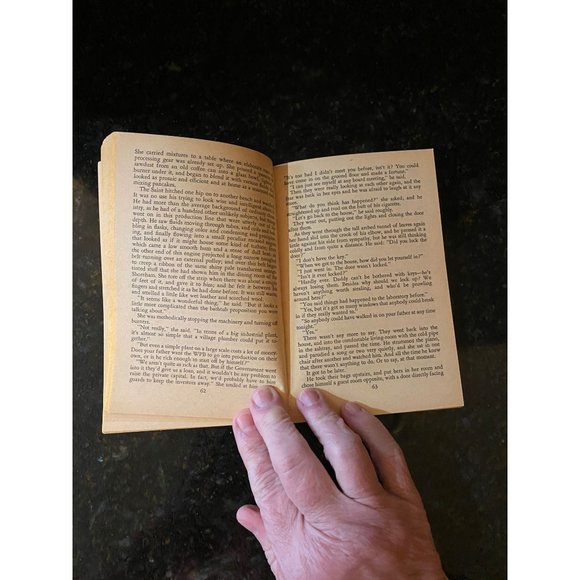 Leslie Charteris,  The Saint Steps In, 1943 - Picture 4 of 4